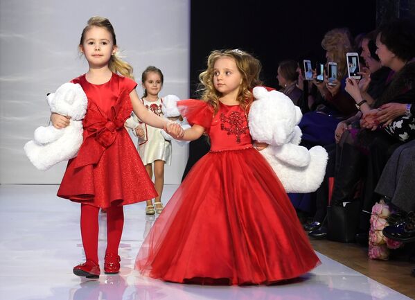 Показ новой линейки Дома моды Yudashkin Kids в рамках 39-й Недели моды в Москве. Сделано в России