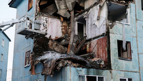 Многоквартирный жилой дом на улице Свердлова в Мурманске, пострадавший от взрыва газа. 20 марта 2018