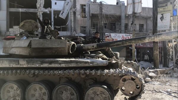 Бронетехника сирийской армии в освобожденном населенном пункте Кафр-Батна в восточной Гуте. Архивное фото