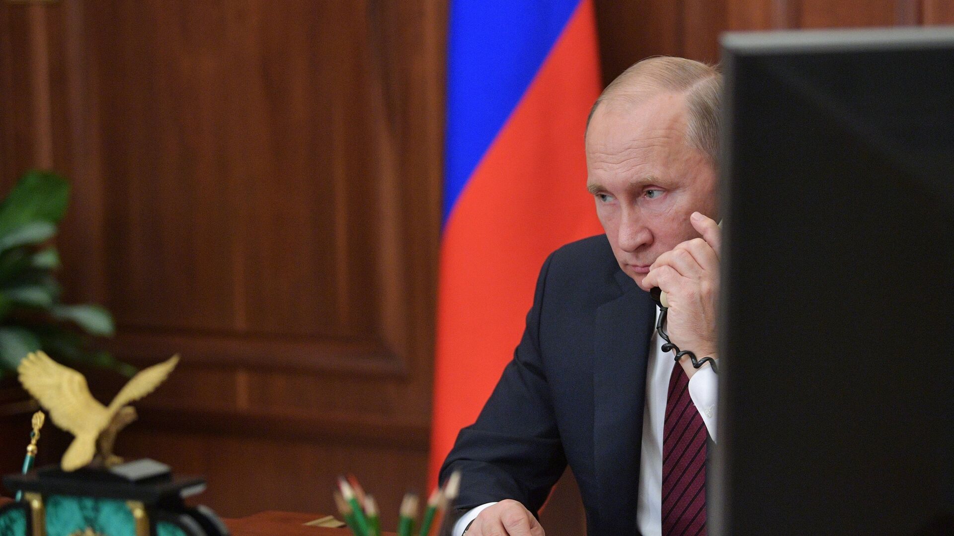 Все, о чем договорились Путин и Макрон, сообщил Кремль, заявила Захарова