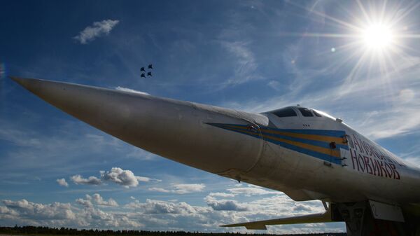 Сверхзвуковой стратегический ракетоносец Ту-160