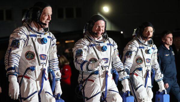 Члены основного экипажа корабля Союз МС-08 экспедиции МКС-55/56 астронавт НАСА Рики Арнольд, космонавт Роскосмоса Олег Артемьев и астронавт НАСА Эндрю Фойстел. 21 марта 2018