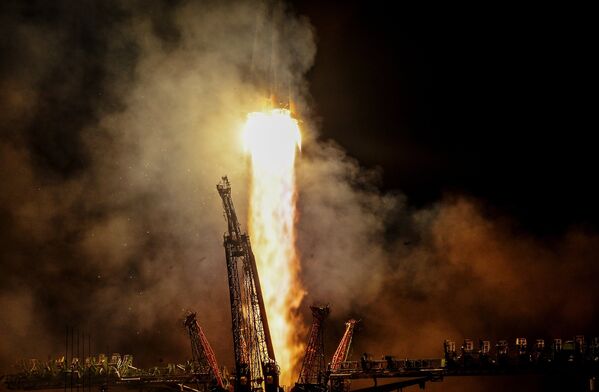 Пуск ракеты-носителя Союз-ФГ с кораблем Союз МС-08 на космодроме Байконур