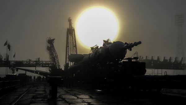 Вывоз ракеты-носителя Союз-ФГ c транспортным пилотируемым кораблем Союз МС-08 на стартовую площадку космодрома Байконур