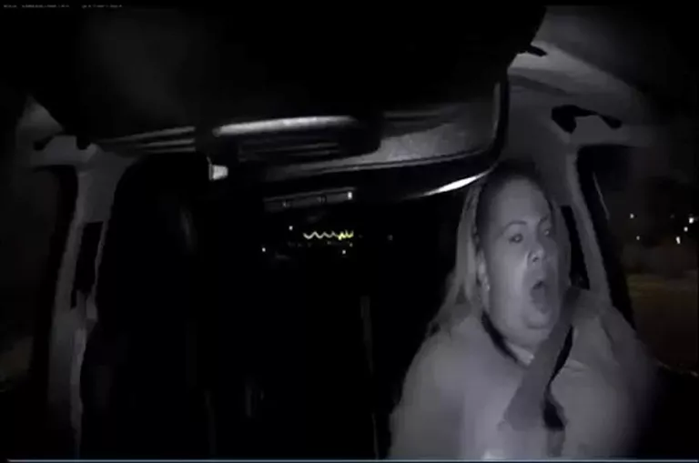 Кадр из видео ДТП с участием беспилотного автомобиля Uber в американском городе Темпе Кадр из видео ДТП с участием беспилотного автомобиля Uber в американском городе Темпе