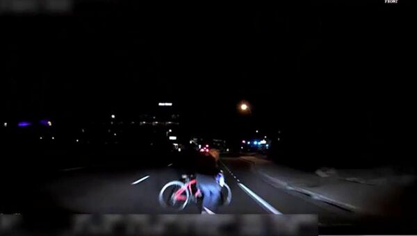 Кадр из видео ДТП с участием беспилотного автомобиля Uber в американском городе Темпе