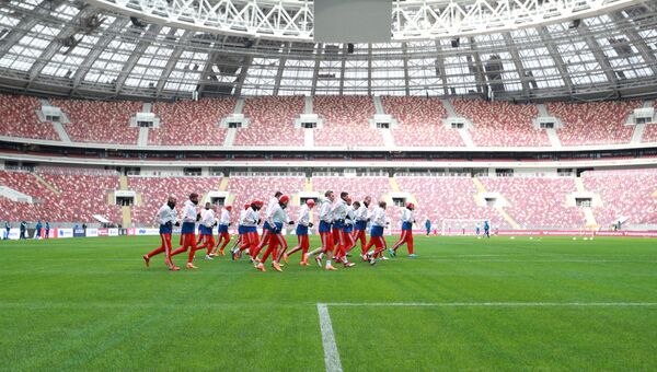 Игроки сборной России на тренировке перед товарищеским матчем против сборной Бразилии
