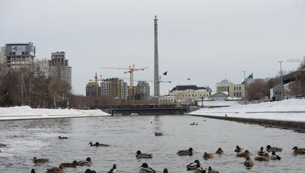 Недостроенная телебашня высотой 210 метров в центе Екатеринбурга. 21 марта 2018