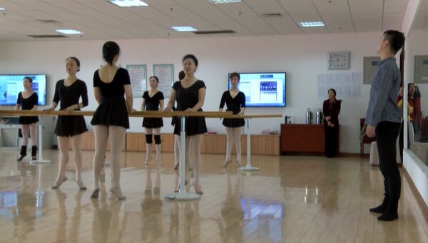 Пенсионерки-балерины: в Китае дамы старше 60-ти осваивают классический танец