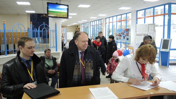 Валерий Воронецкий регистрируется наблюдателем на УИК № 66 города Москвы