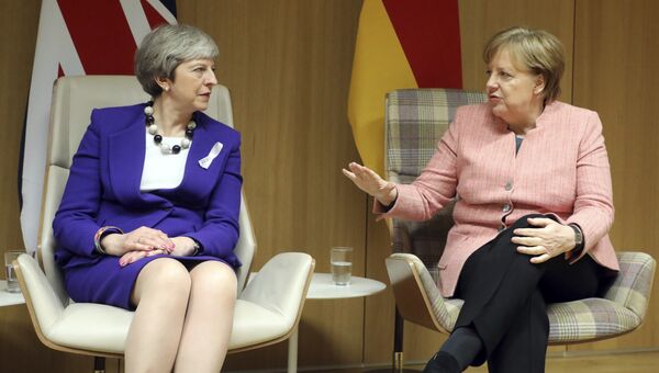 Премьер-министр Великобритании Тереза Мэй и канцлер Германии Ангела Меркель на саммите ЕС в Брюсселе. 23 марта 2018