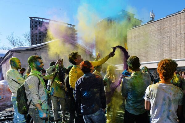 Фестиваль красок Холи «Ирис – » в Москве 27 мая г. - Москва 