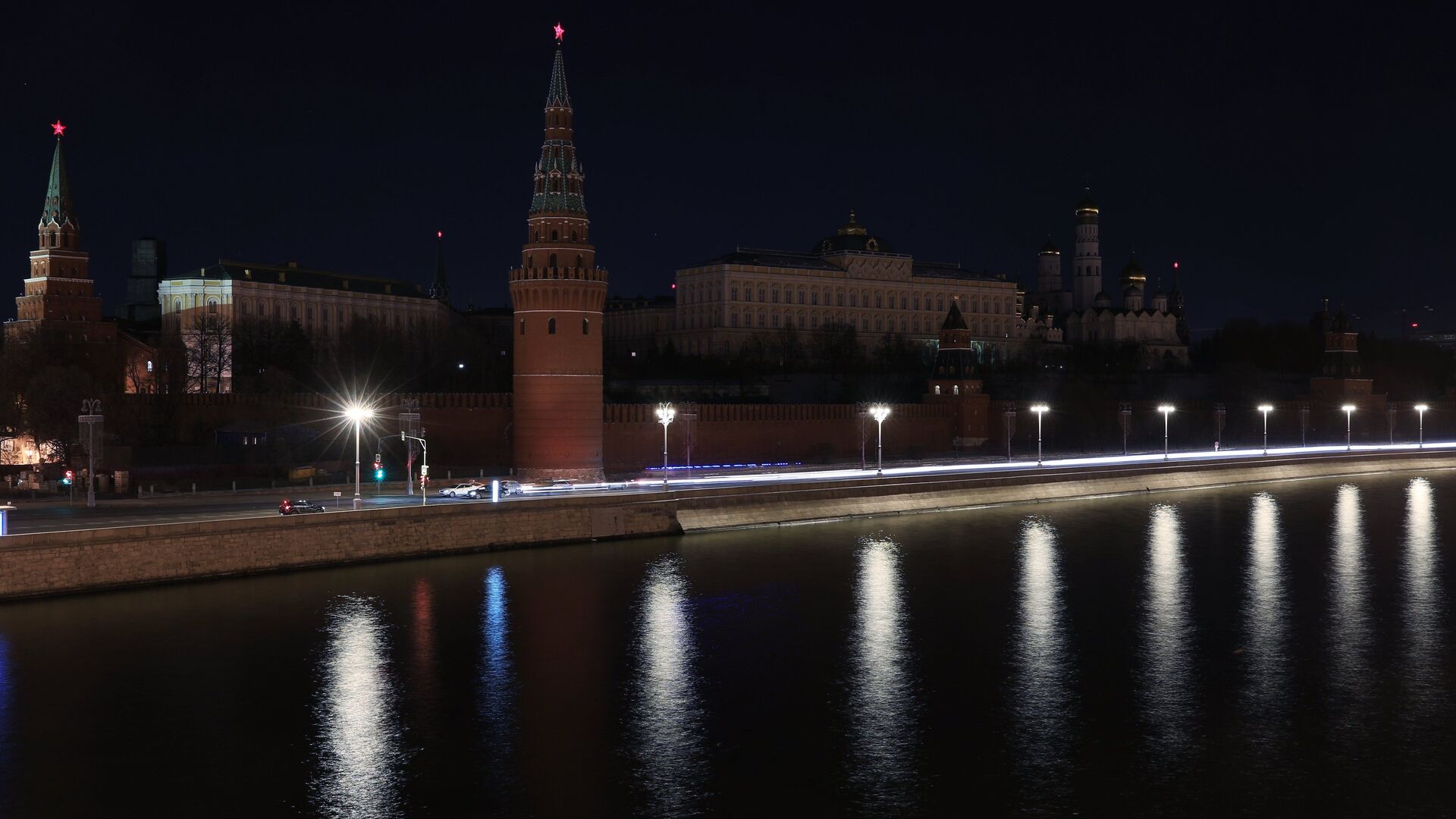 Московский Кремль после отключения подсветки в рамках экологической акции Час Земли. 24 марта 2018 - РИА Новости, 1920, 27.03.2021