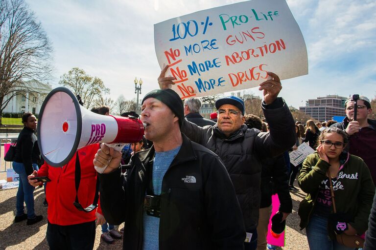 Акция с требованием контроля за оборотом огнестрельного оружия в Вашингтоне Акция с требованием контроля за оборотом огнестрельного оружия в Вашингтоне