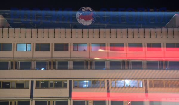 Здание Международного информационного агентства Россия сегодня на Зубовском бульваре после отключения подсветки в рамках экологической акции Час Земли
