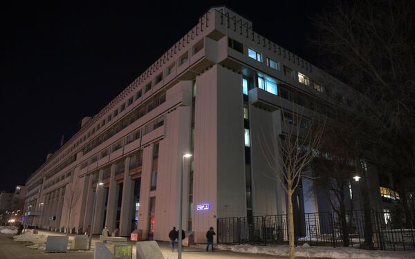 Здание Международного информационного агентства Россия сегодня на Зубовском бульваре после отключения подсветки в рамках экологической акции Час Земли