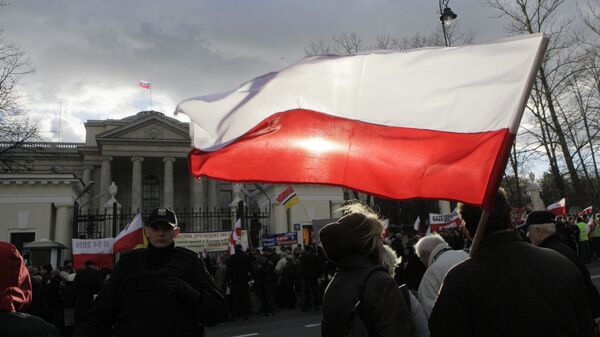 Акции протеста, связанные с крушением самолет  Леха Качинского, перед посольством России в Варшаве, Польша. 9 апреля 2011