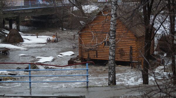 Подтопление домов в результате паводка в городе Белокуриха Алтайского края. Архивное фото