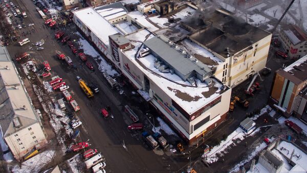 Здание торгового центре Зимняя вишня в Кемерово, где произошел пожар. 26 марта 2018