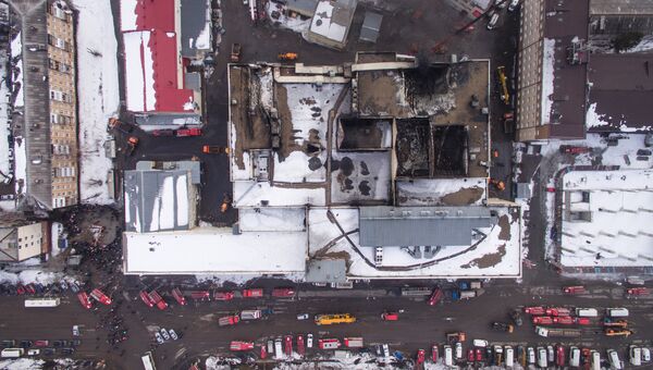 Здание торгового центре Зимняя вишня в Кемерово, где произошел пожар. 26 марта 2018