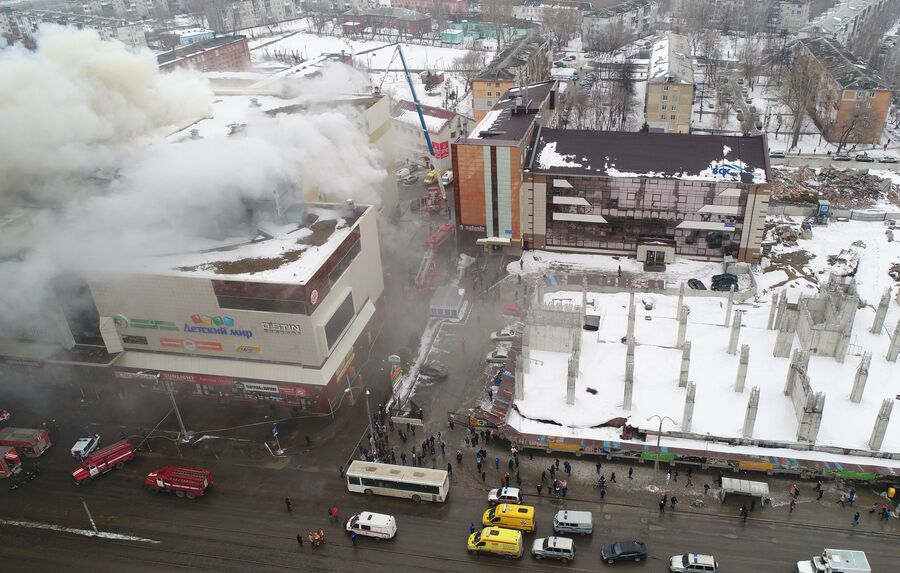 Пожар в здании торгового центра Зимняя вишня в Кемерово. 25 марта 2018