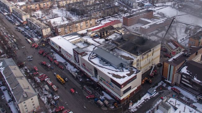 Здание торгового центра Зимняя вишня в Кемерово, где произошел пожар 26 марта 2018