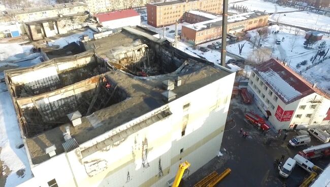 Здание торгового центра Зимняя вишня в Кемерово, где произошел пожар. 26 марта 2018