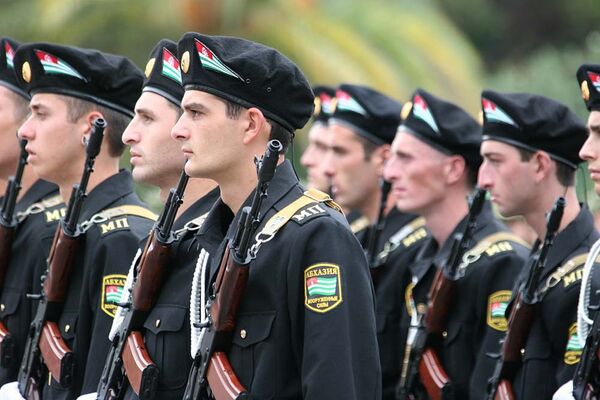 Военный парад в Абхазии. Архив