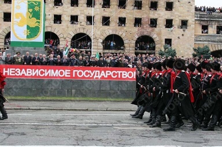 Военный парад в честь Дня независимости Абхазии прошел в Сухуми