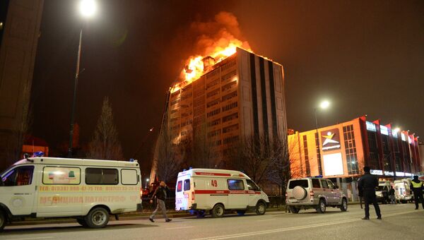 Пожар на крыше 12-этажного жилого дома, расположенного по Проспекту Кадырова в Грозном. 26 марта 2018