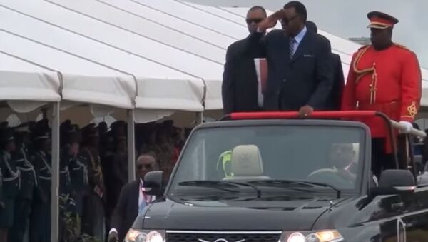 Президент Намибии принял парад на УАЗ «Патриот», оборудованном лестницей