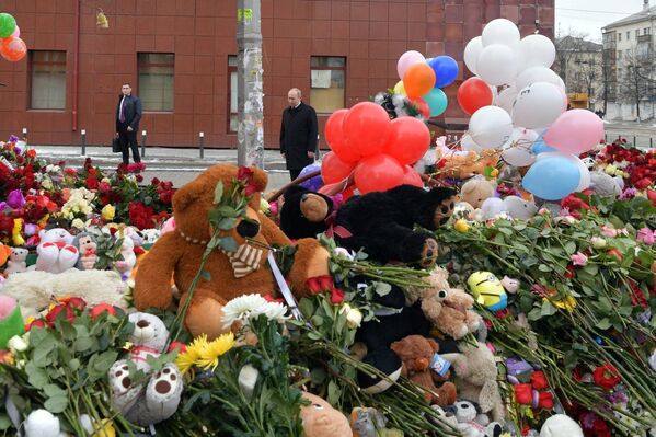 Президента РФ В. Путин почтил память погибших при пожаре в Кемерове