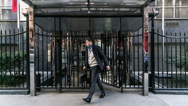 Вход в здание, в котором располагается постоянное представительство Российской Федерации при ООН в Нью-Йорке. Архивное фото