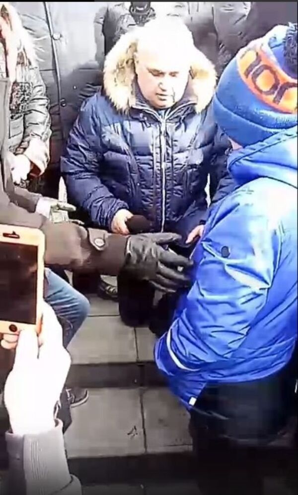 Вице-губернатор Кемеровской области Сергей Цивилев на митинге в память о жертвах пожара в ТЦ Зимняя вишня Вице-губернатор Кемеровской области Сергей Цивилев на митинге в память о жертвах пожара в ТЦ Зимняя вишня