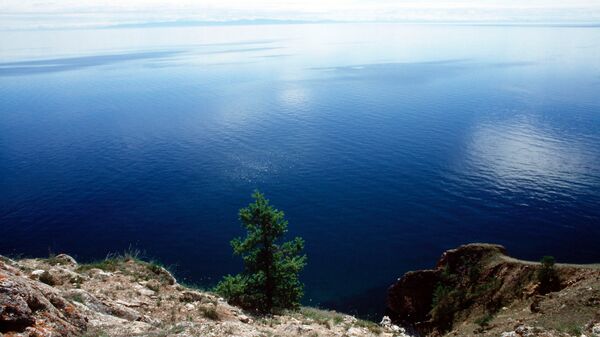 Вид на озеро Байкал – одно из чистейших озер планеты