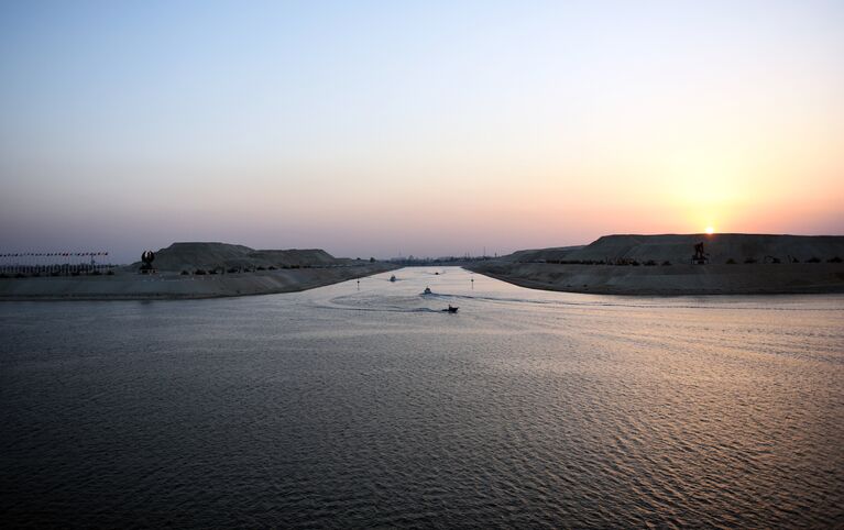 Новое русло Суэцкого канала в портовом городе Исмаилия, Египет. 6 августа 2015 года