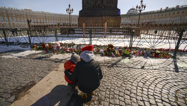 Мемориал на Дворцовой площади в Санкт-Петербурге в память о погибших в ТЦ Зимняя вишня в Кемерово. Архивное фото