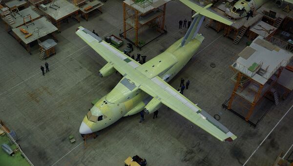 Сборка легкого многоцелевого военно-транспортного самолета Ил-112В в Воронеже