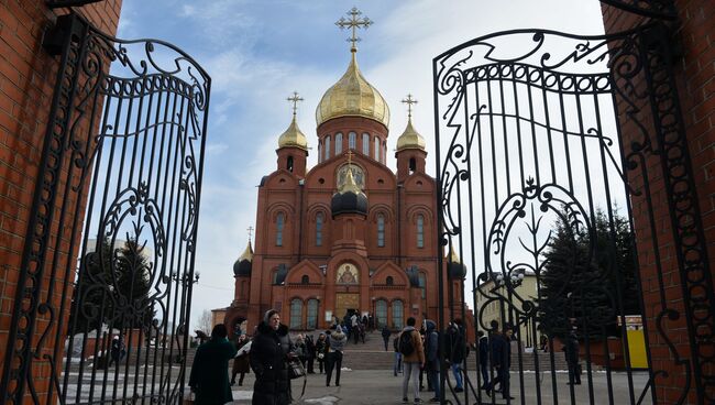 Знаменский кафедральный собор, в котором прошла панихида в память о жертвах пожара в торгово-развлекательном центре Зимняя вишня. 28 марта 2018