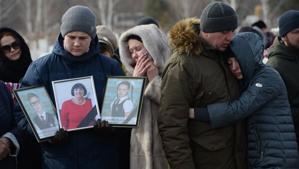 Похороны погибших при пожаре в торговом центре Зимняя вишня в Кемерово. 28 марта 2018