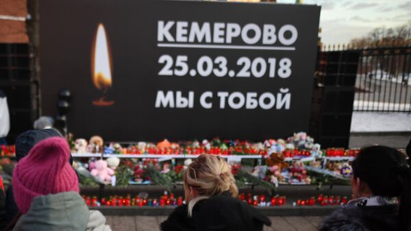 Мемориал в память о погибших в ТЦ Зимняя вишня в Кемерово