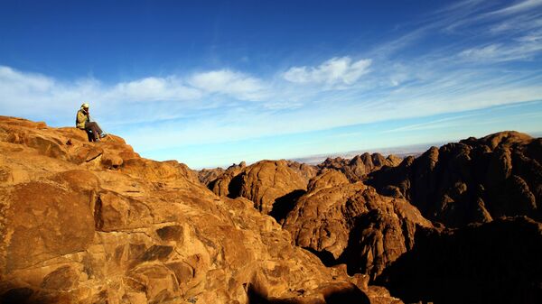 Гид на вершине горы Святой Екатерины в Египте