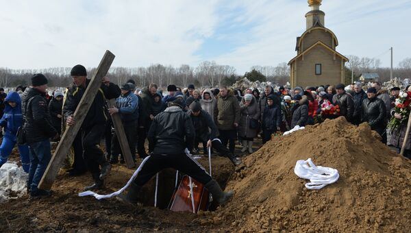Похороны погибших при пожаре в торговом центре Зимняя вишня в Кемерове