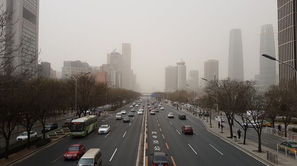 Смог на улице города Пекин, Китай. 28 марта 2018