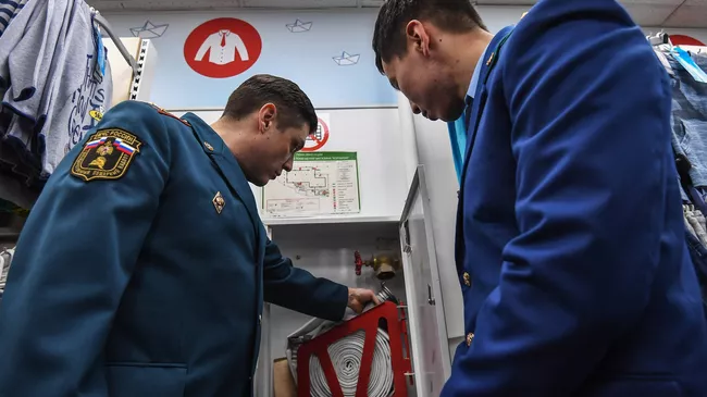 Проверка пожарной безопасности в торгово-развлекательном центре Серебряный дом в Москве. 28 марта 2018