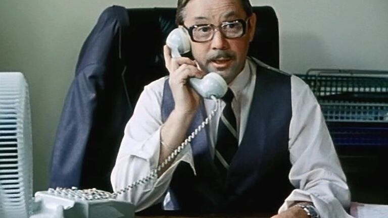 Олег Анофриев в фильме Тайна виллы Грета(1983) Олег Анофриев в фильме Тайна виллы Грета(1983)