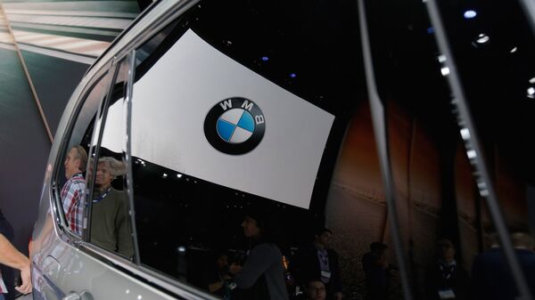 Логотип компании BMW. Архивное фото