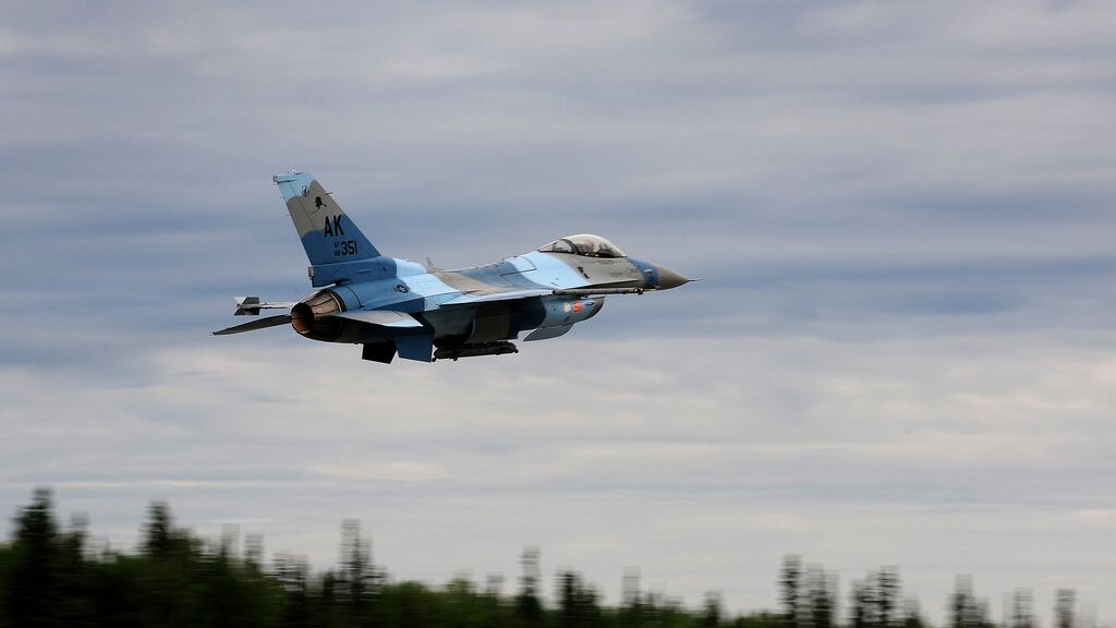 Истребитель F-16 18-й эскадрильи агрессоров (18th Aggressor Squadron)  - РИА Новости, 1920, 12.10.2020