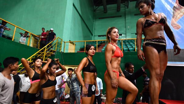 Участницы Miss India Fitness на Чемпионате по бодибилдингу в Гувахати, Индия. 25 марта 2018 года