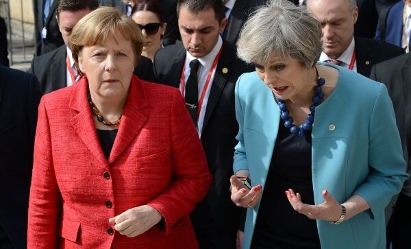 Канцлер ФРГ Ангела Меркель и премьер-министр Великобритании Тереза Мэй на неформальном саммите лидеров ЕС в столице Мальты Валетте